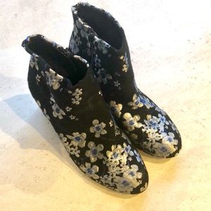 Flower Pattern Heel Boots